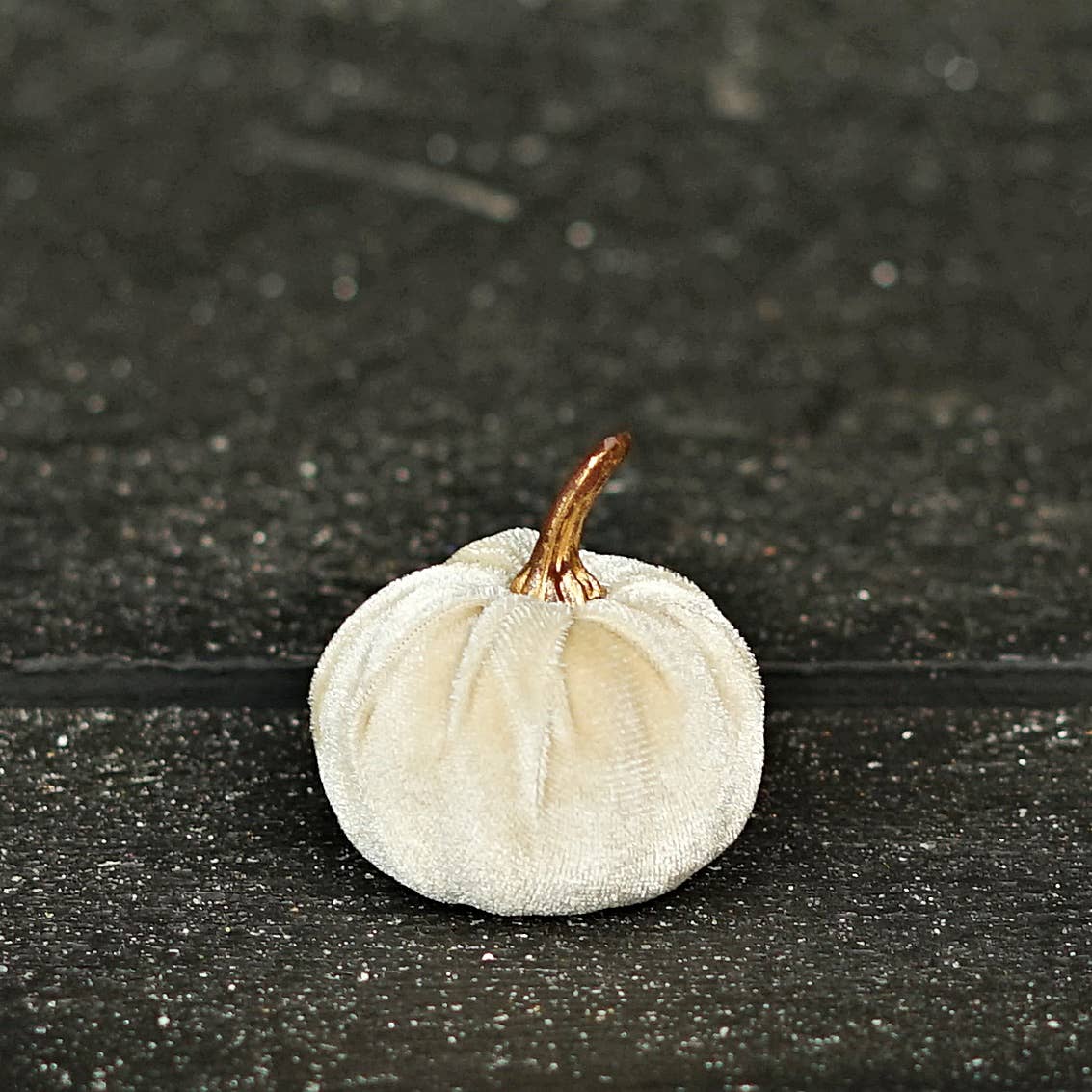 S/6 Beige Velvet Pumpkins