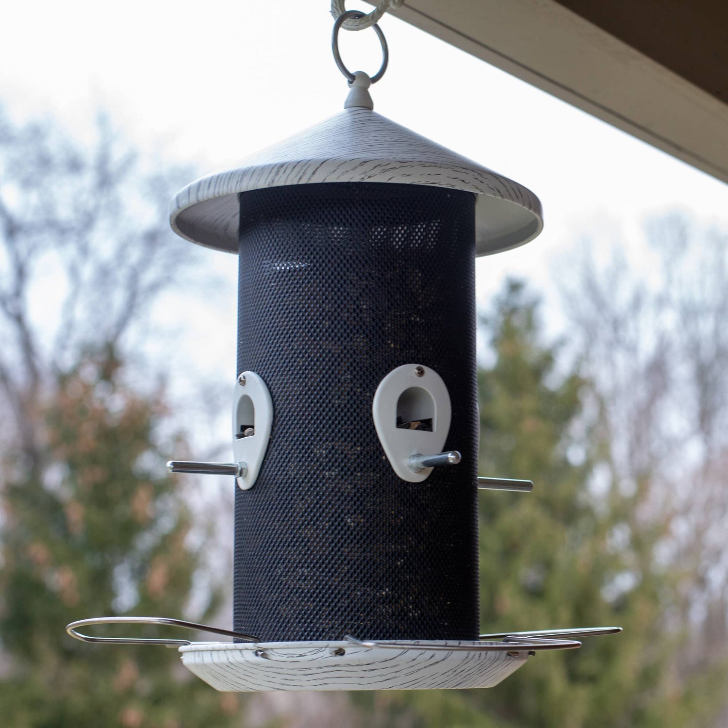 Whitewashed Mesh Metal Bird Feeder